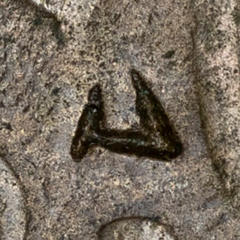 Mirror image of 厶 - Japanese kangxi radical #28 - also Kanji for I, myself, to be, also the  katakana syllable mu