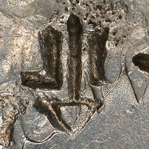Likely the old/Liushutong form of 公 - gōng - public, fair, duke